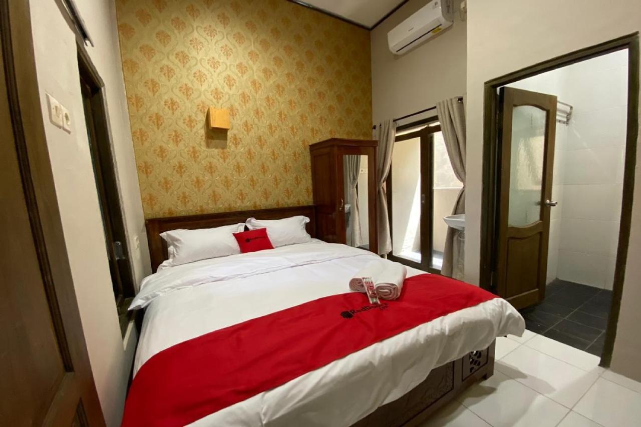 Готель Reddoorz Near Mojokerto Train Station Екстер'єр фото